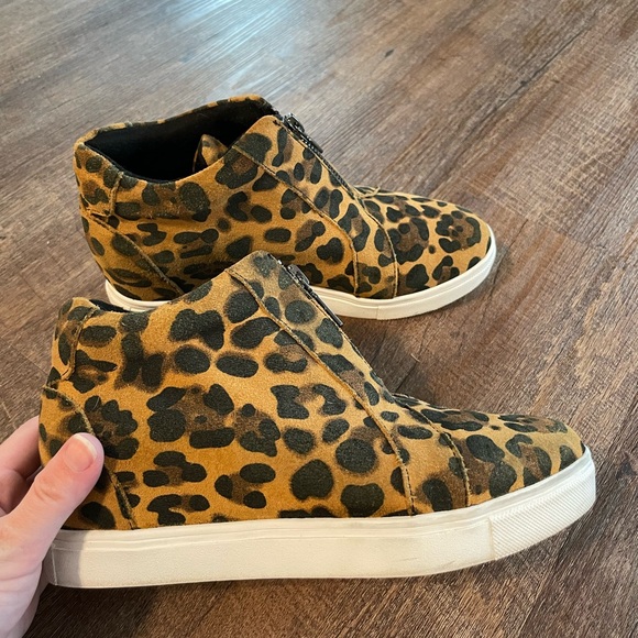 Blondo Glenda Leopard Waterproof Suede Zip Up Wedge Heel Sneaker Bootie Size 6.5 - Picture 2 of 14
